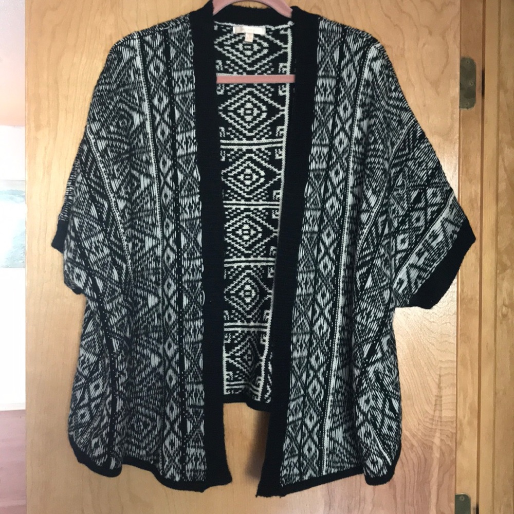 Skies Are Blue S/M black and cream cardigan